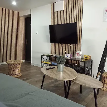 아파트 Maison Jardin Est Parking