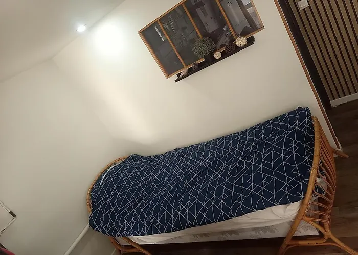 Maison Jardin Est Parking דירה